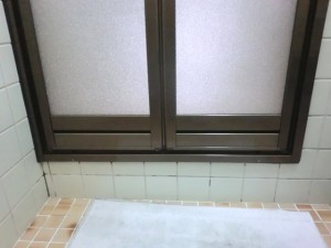 浴室ドア交換後　浴室側