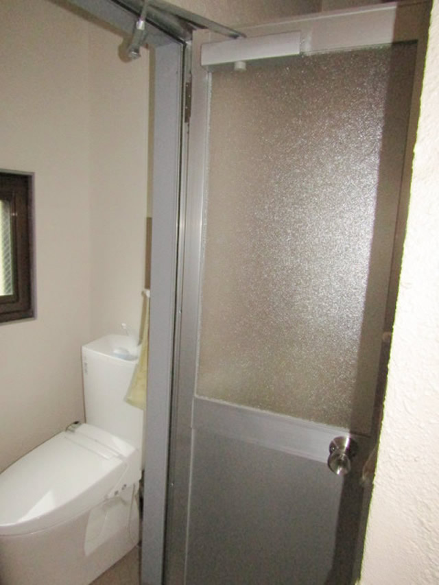 名古屋市中区　トイレ片開きドア取り替え工事