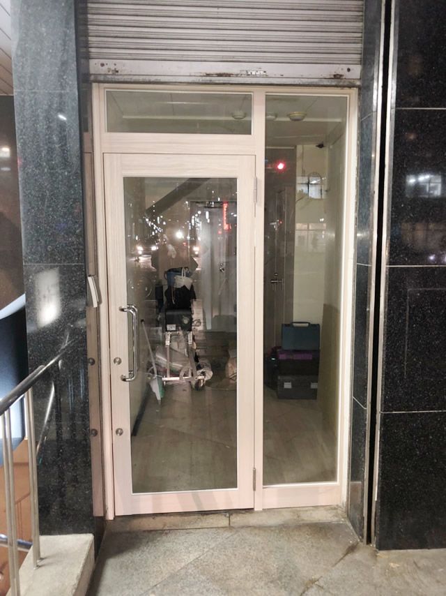 名古屋市中区 ビル店舗 ガラス取替 ダイノックシート貼付け工事