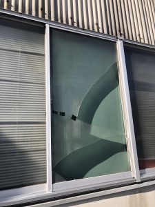 名古屋市熱田区 ガラス割れ替えの緊急対応