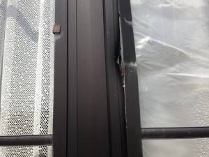 空き巣被害 窓サッシ修理前