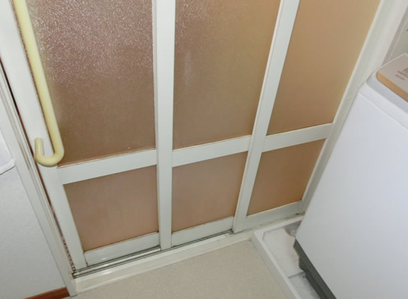 浴室引戸（浴室ドア）の樹脂パネル、ガラス交換