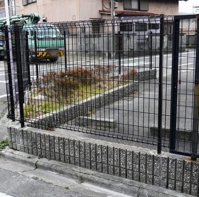 駐車場フェンス取替工事　ＬＩＸＩＬハイグリッドフェンスＮ８型　名古屋市中川区