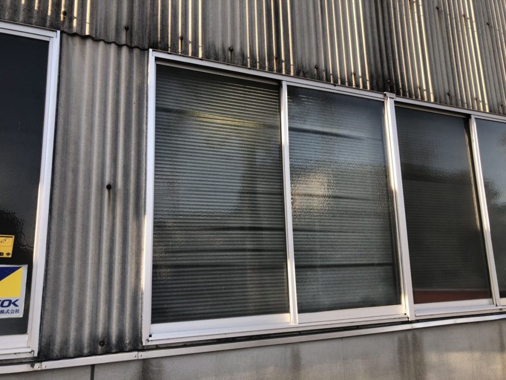 ガラス取替　工場窓ガラスの緊急取替　名古屋市熱田区
