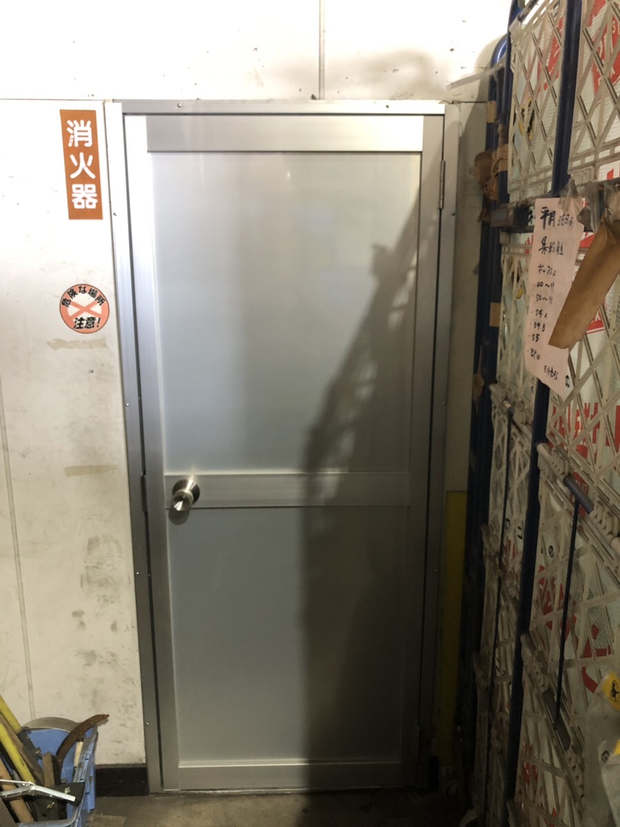 名古屋市中川区 ドア修理 カバー工法にて枠をから取付工事
