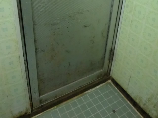 春日井市 浴室ドアの取替工事
