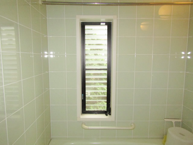名古屋市緑区 浴室窓カバー工法 取替工事