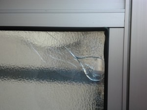 一宮市 空き巣被害　通風ドア取替