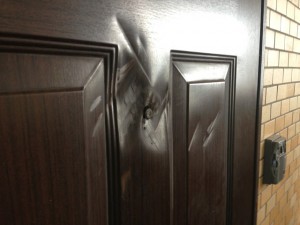 名古屋市東区 玄関ドアの凹み・キズ・変色のリペア補修