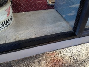桑名市 店舗のフロントガラス修理