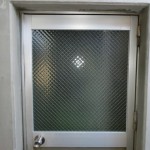 事務所入口ドアのガラス修理