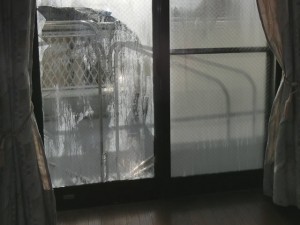 豊明市 掃出し窓のペアガラス修理