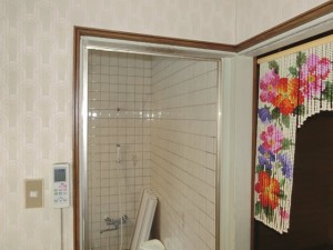 名古屋市守山区 浴室中折れドア